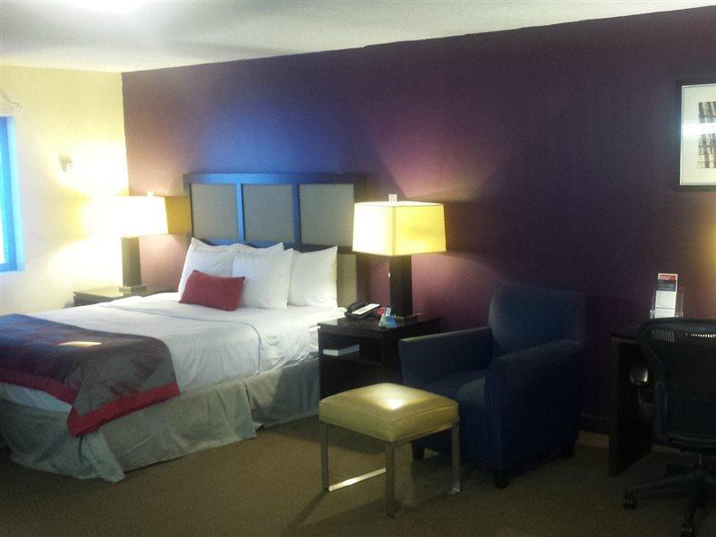 Ramada By Wyndham Rockaway Hotel Екстериор снимка