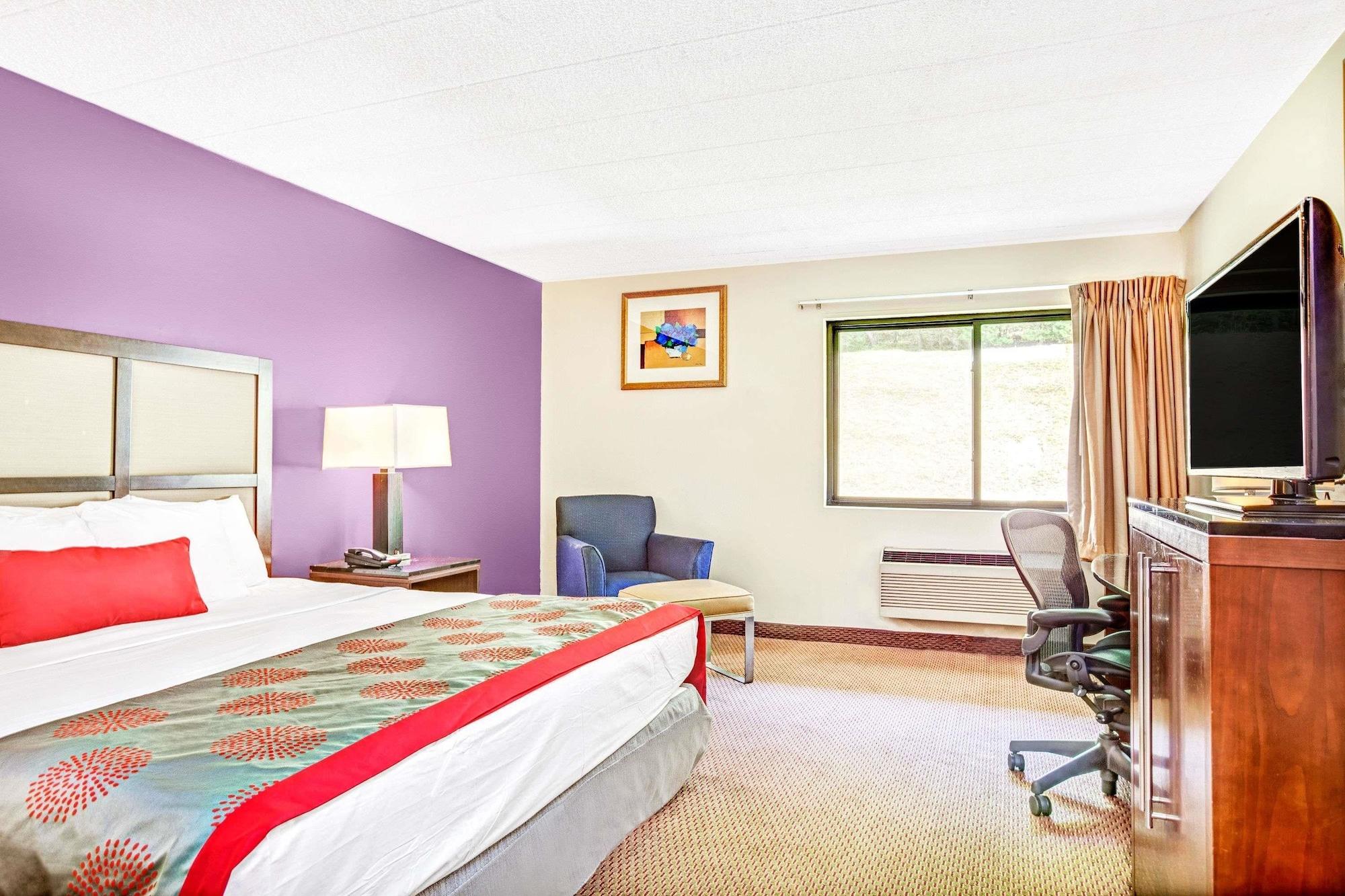 Ramada By Wyndham Rockaway Hotel Екстериор снимка