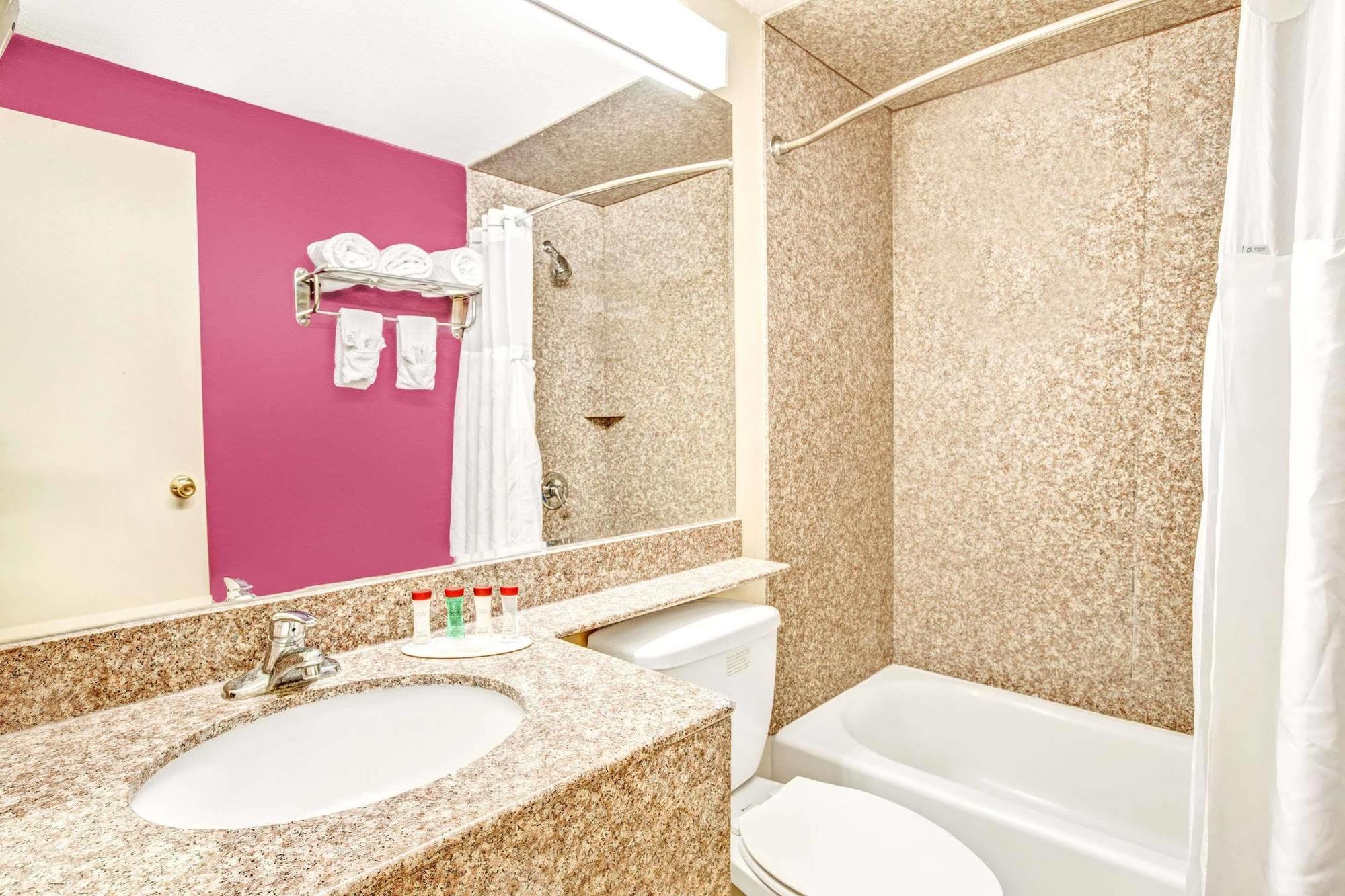 Ramada By Wyndham Rockaway Hotel Екстериор снимка