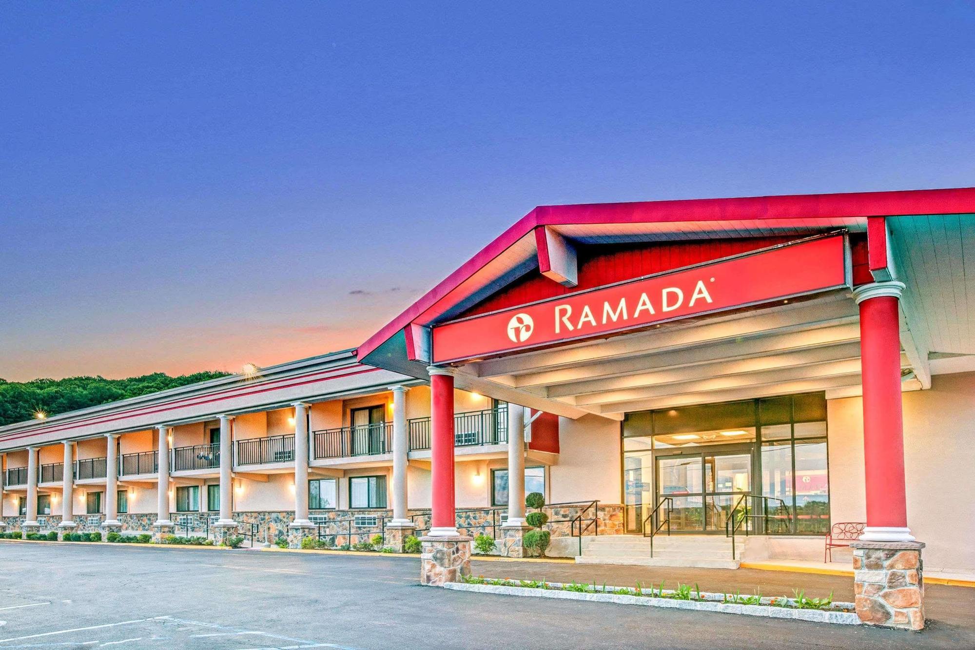 Ramada By Wyndham Rockaway Hotel Екстериор снимка