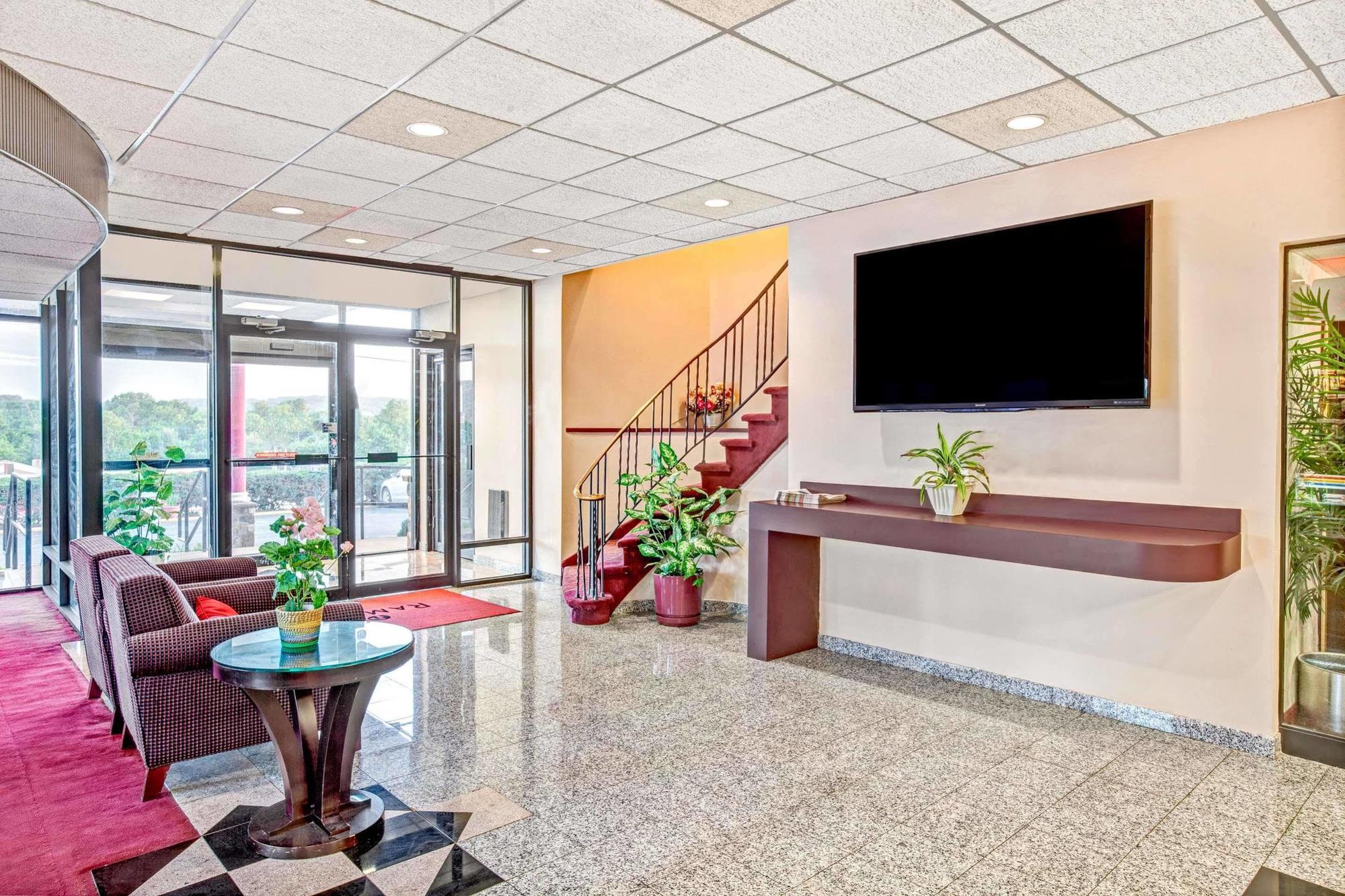 Ramada By Wyndham Rockaway Hotel Екстериор снимка